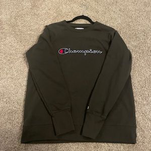 Green champion pull over